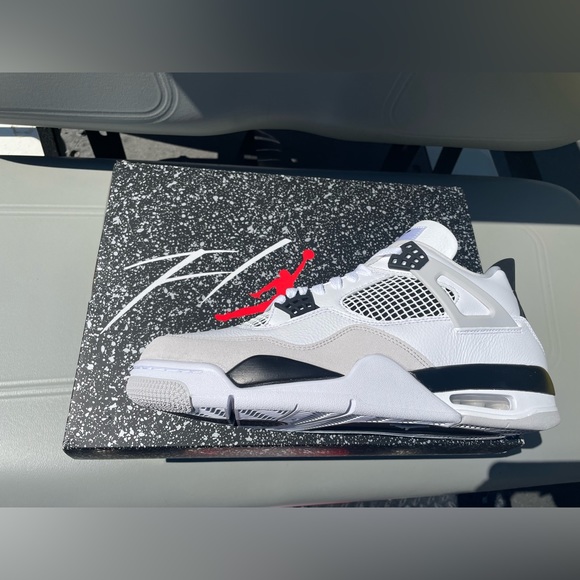 Nike Air Jordan 4 Retro Military Black - Picture 3 of 6